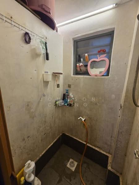 Rumah Flat untuk Dijual di Taman Pulai Utama - Johnson Chong - Bathroom - PropertyGuru.com.my