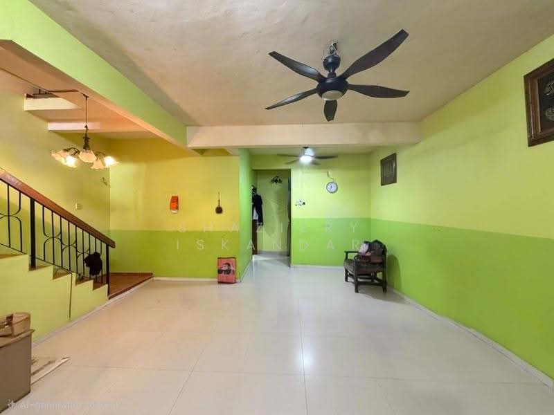 Rumah Teres 2-Tingkat untuk Dijual di Taman Putra (Ampang) - Shaziery Iskandar - Living Room - PropertyGuru.com.my