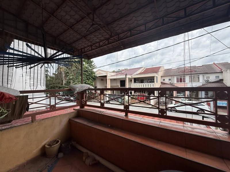 Rumah Teres 2-Tingkat untuk Dijual di Taman Putra (Ampang) - Shaziery Iskandar - Balcony - PropertyGuru.com.my