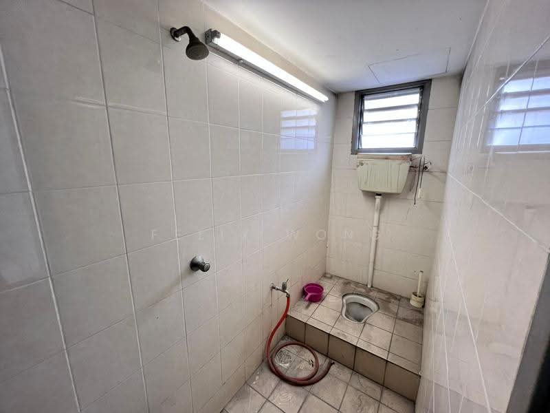 Shop for Sale in TAMAN PUCHONG UTAMA (Puchong) - Felix Wong - Bathroom - PropertyGuru.com.my