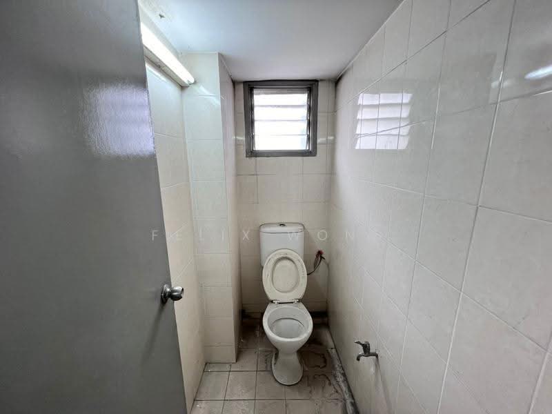 Shop for Sale in TAMAN PUCHONG UTAMA (Puchong) - Felix Wong - Bathroom - PropertyGuru.com.my