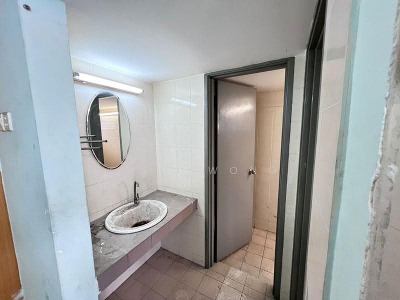Shop for Sale in TAMAN PUCHONG UTAMA (Puchong) - Felix Wong - Bathroom - PropertyGuru.com.my