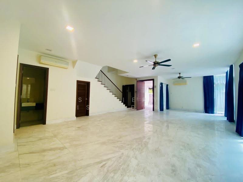 Rumah Berkembar untuk Dijual di Ampang (Selangor) - Shaziery Iskandar - Living Room - PropertyGuru.com.my