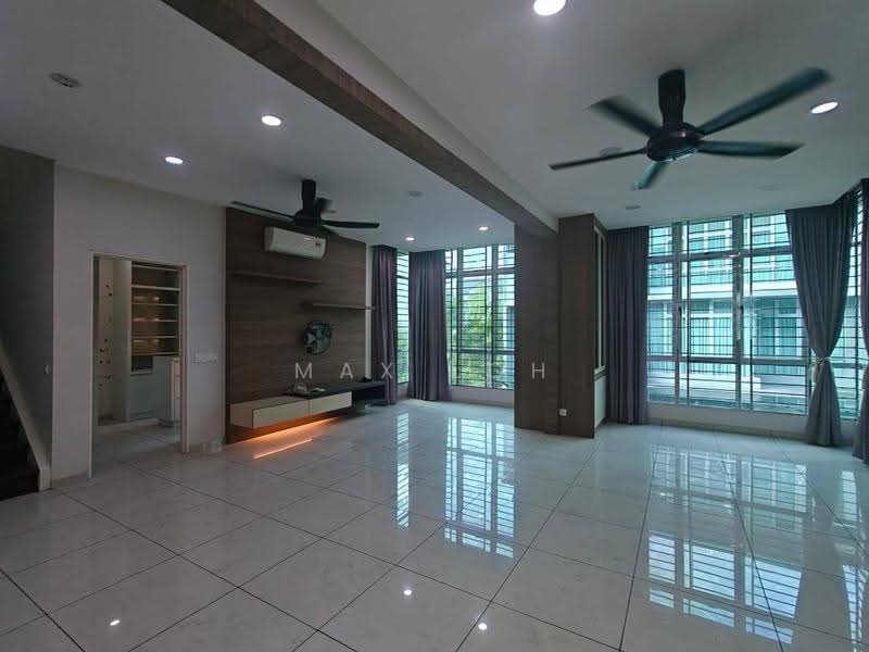 Rumah Bandar untuk Dijual di Taman Sutera Utama (Skudai) - Max Loh - Living Room - PropertyGuru.com.my