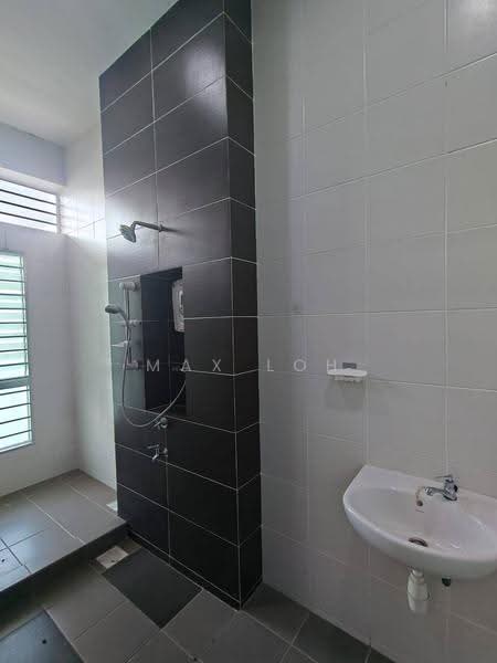 Rumah Bandar untuk Dijual di Taman Sutera Utama (Skudai) - Max Loh - Bathroom - PropertyGuru.com.my