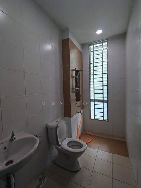Rumah Bandar untuk Dijual di Taman Sutera Utama (Skudai) - Max Loh - Bathroom - PropertyGuru.com.my