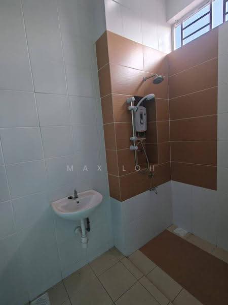 Rumah Bandar untuk Dijual di Taman Sutera Utama (Skudai) - Max Loh - Bathroom - PropertyGuru.com.my