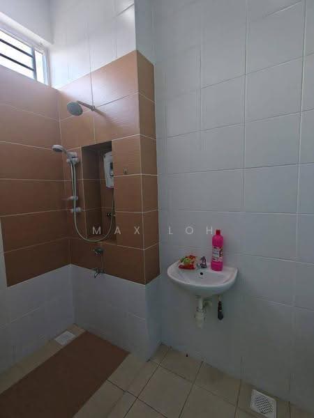 Rumah Bandar untuk Dijual di Taman Sutera Utama (Skudai) - Max Loh - Bathroom - PropertyGuru.com.my