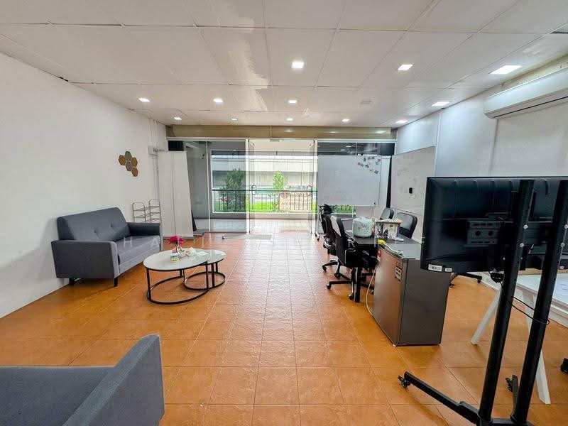Shop / Office untuk Disewa di Damansara Damai (Selangor) - Hafiz Shariff - Living Room - PropertyGuru.com.my