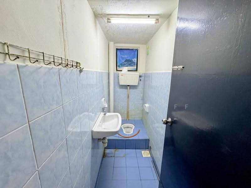 Shop / Office untuk Disewa di Damansara Damai (Selangor) - Hafiz Shariff - Bathroom - PropertyGuru.com.my
