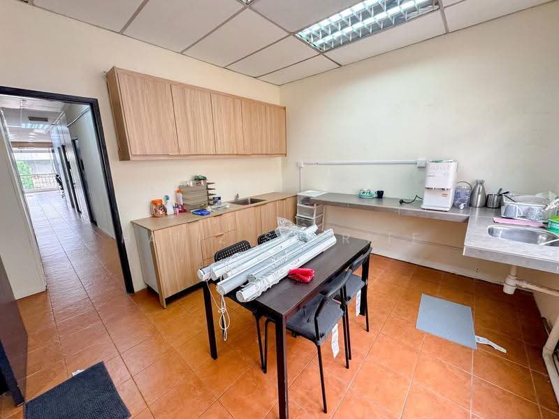 Shop / Office untuk Disewa di Damansara Damai (Selangor) - Hafiz Shariff - Kitchen - PropertyGuru.com.my
