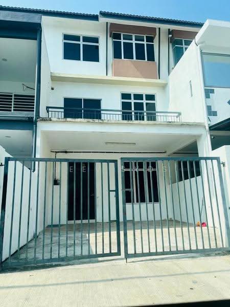 Semi-Detached House for Rent in Taman Kundang Jaya (Rawang) - Jeev Syds - Exterior - PropertyGuru.com.my