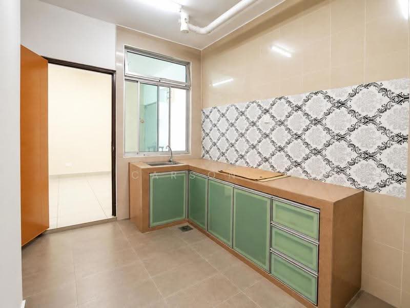 Apartment for Sale at East Bay (Seri Bayan) - Carson . - Kitchen - PropertyGuru.com.my