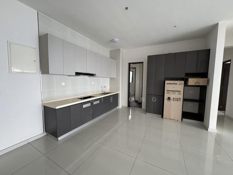 Kondominium untuk Dijual di Lovell @ Country Garden Danga Bay - Eddie Ong - Kitchen - PropertyGuru.com.my