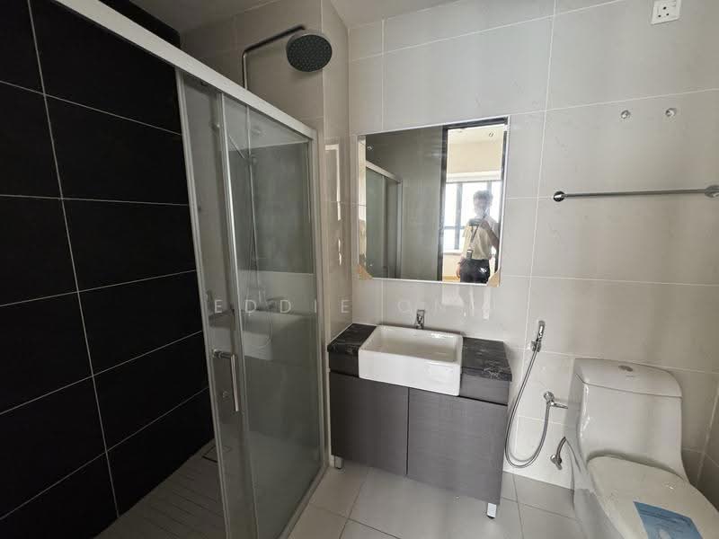 Kondominium untuk Dijual di Lovell @ Country Garden Danga Bay - Eddie Ong - Bathroom - PropertyGuru.com.my