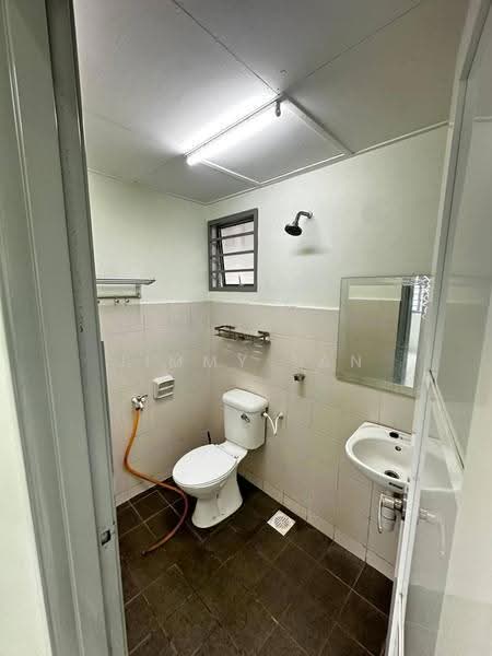 Pangsapuri untuk Dijual di Sutera Apartment Bandar Tun Hussein Onn - Jimmy Tan - Bathroom - PropertyGuru.com.my