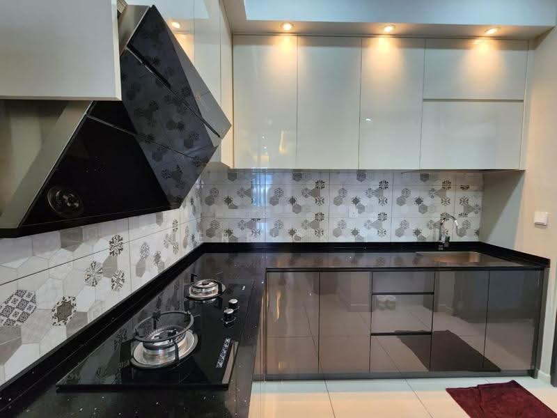 Condominium for Rent at Queens Residences Q2 @ Queens Waterfront - Derrick . - Kitchen - PropertyGuru.com.my