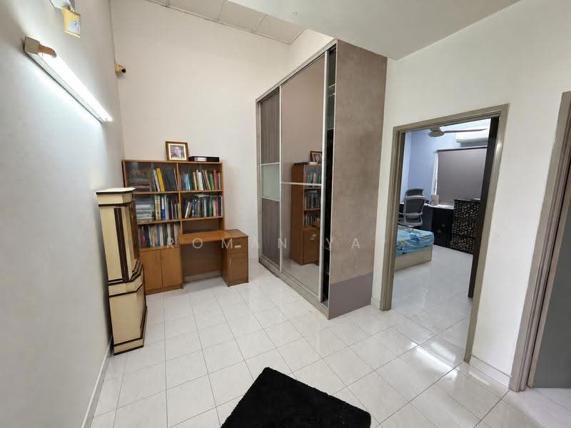 Rumah Teres 2-Tingkat untuk Dijual di Taman Sri Putra Mas (Sungai Buloh) - Roman Yap - Study - PropertyGuru.com.my