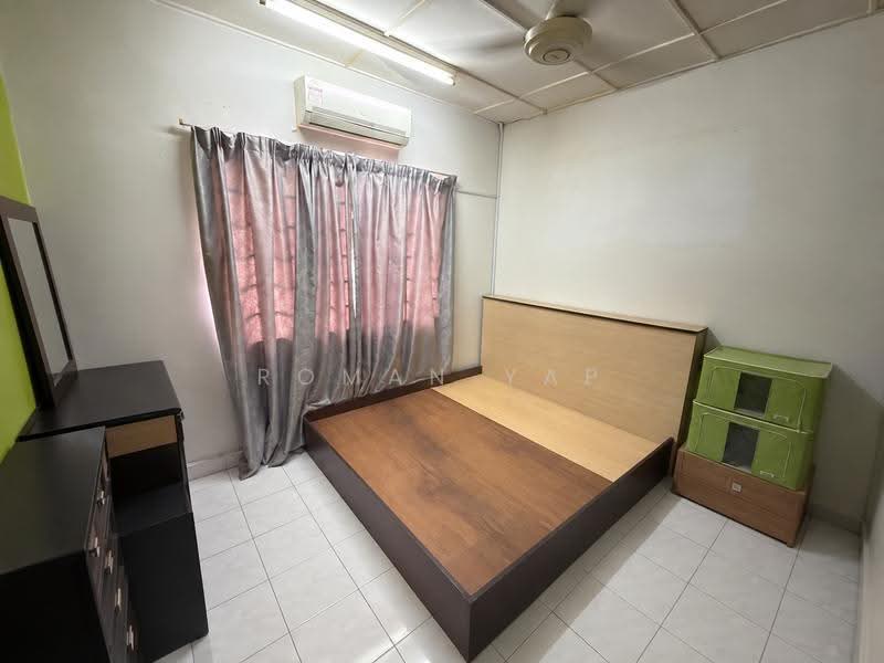 Rumah Teres 2-Tingkat untuk Dijual di Taman Sri Putra Mas (Sungai Buloh) - Roman Yap - Bedroom - PropertyGuru.com.my