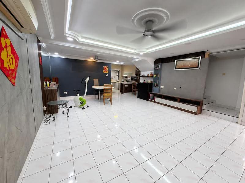 Rumah Teres 2-Tingkat untuk Dijual di Taman Sri Putra Mas (Sungai Buloh) - Roman Yap - Living Room - PropertyGuru.com.my