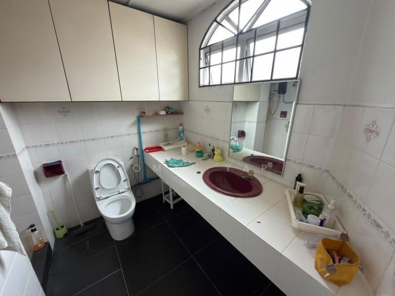 Rumah Teres 2-Tingkat untuk Dijual di Taman Sri Putra Mas (Sungai Buloh) - Roman Yap - Bathroom - PropertyGuru.com.my