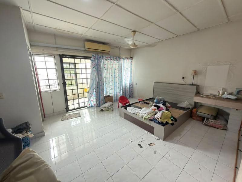 Rumah Teres 2-Tingkat untuk Dijual di Taman Sri Putra Mas (Sungai Buloh) - Roman Yap - Bedroom - PropertyGuru.com.my