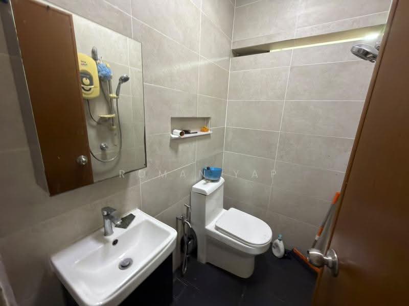 Rumah Teres 2-Tingkat untuk Dijual di Taman Sri Putra Mas (Sungai Buloh) - Roman Yap - Bathroom - PropertyGuru.com.my