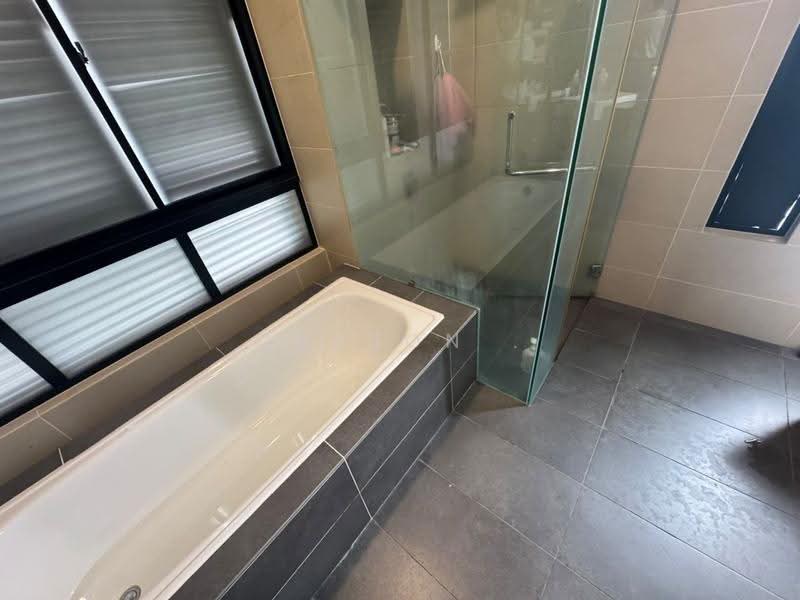 Rumah Berkembar untuk Dijual di Taman Desa Tebrau (Tebrau) - Carson . - Bathroom - PropertyGuru.com.my