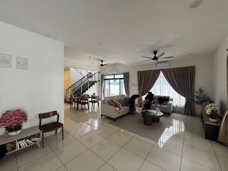 Rumah Berkembar untuk Dijual di Taman Desa Tebrau (Tebrau) - Carson . - Living Room - PropertyGuru.com.my