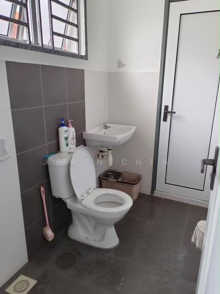 Rumah Teres 2-Tingkat untuk Dijual di Taman Setia Indah (Tebrau) - Jason Chew - Bathroom - PropertyGuru.com.my