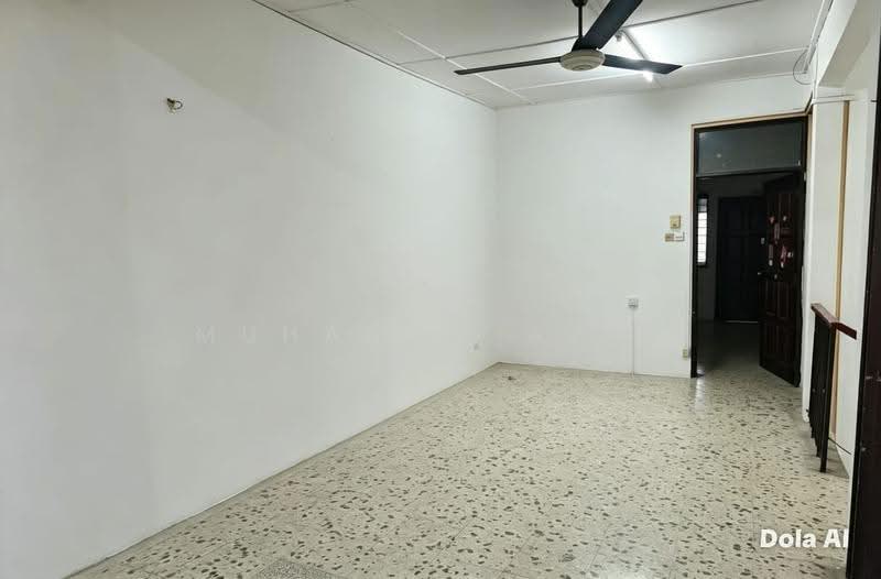 Rumah Teres 2-Tingkat untuk Dijual di Taman Kobena (Tampoi) - MUHAMAD AZRI - Living Room - PropertyGuru.com.my