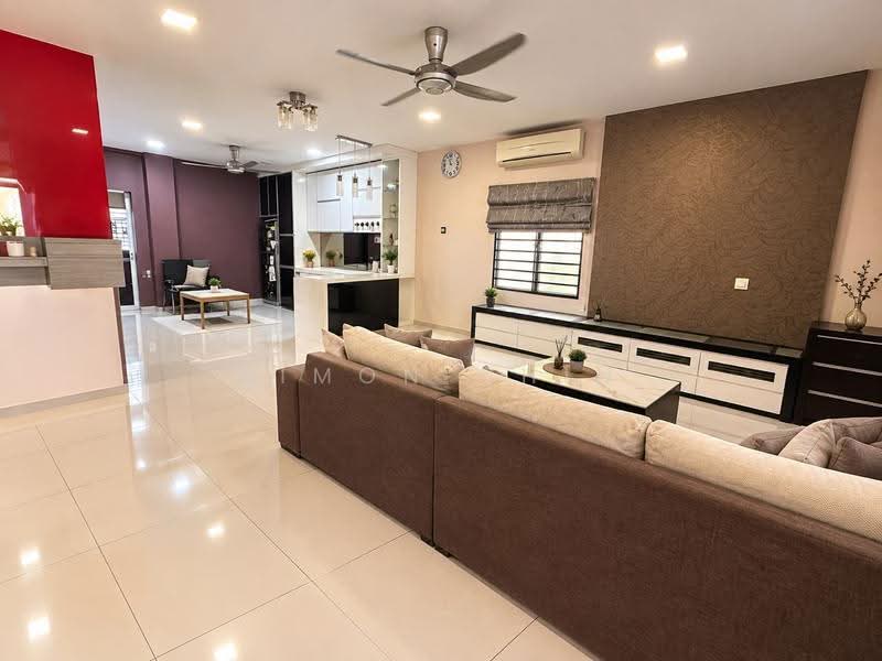 Rumah Teres 2.5-Tingkat untuk Dijual di Taman Bukit Serdang (Seri Kembangan) - Simon Chin - Living Room - PropertyGuru.com.my
