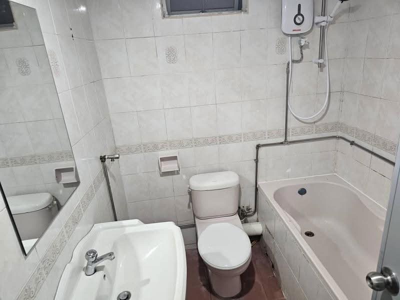 Kondominium untuk Dijual di Villa Emas - Sunny Tse - Bathroom - PropertyGuru.com.my