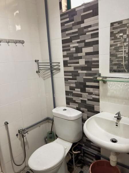 Condominium for Rent at Tanjung Park Condominium - Declan Ng - Bathroom - PropertyGuru.com.my