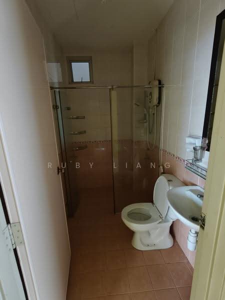 Pangsapuri untuk Disewa di Perling Apartment - Ruby Liang - Bathroom - PropertyGuru.com.my
