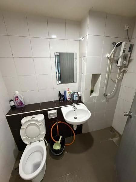 Kediaman Servis untuk Dijual di Sky Gardens Residences - Sharon Ong - Bathroom - PropertyGuru.com.my