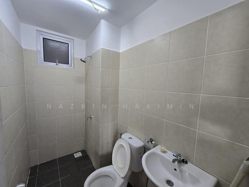 Pangsapuri untuk Dijual di Perdana Park @ Rawang - Nazrin Hakimin - Bathroom - PropertyGuru.com.my