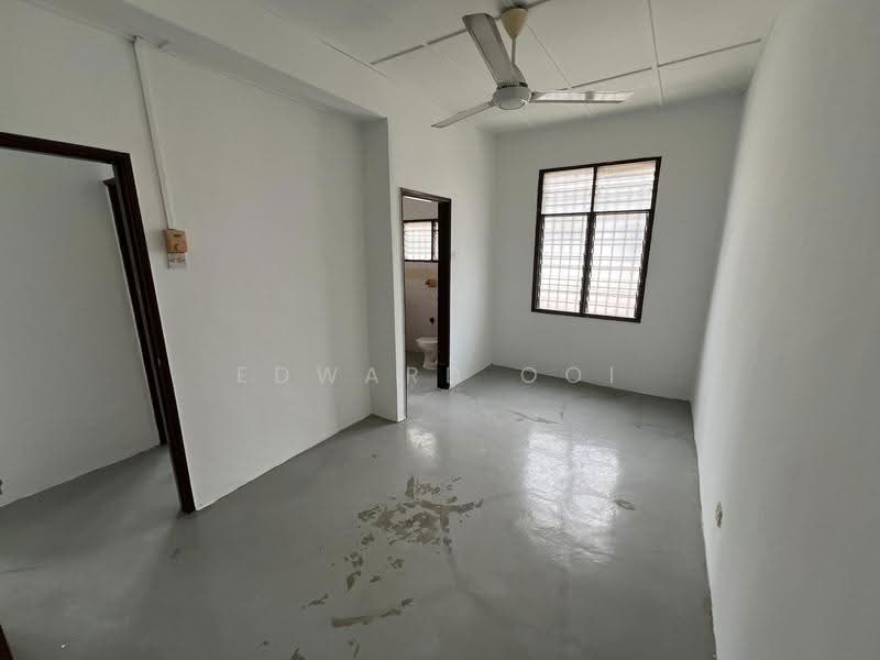 2-storey Terraced House for Sale in Taman Sri Watan (Ampang) - Edward Ooi - Bathroom - PropertyGuru.com.my
