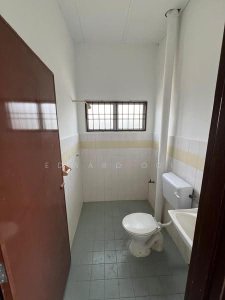 2-storey Terraced House for Sale in Taman Sri Watan (Ampang) - Edward Ooi - Bathroom - PropertyGuru.com.my