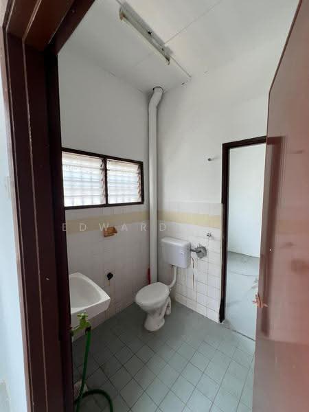 2-storey Terraced House for Sale in Taman Sri Watan (Ampang) - Edward Ooi - Bathroom - PropertyGuru.com.my