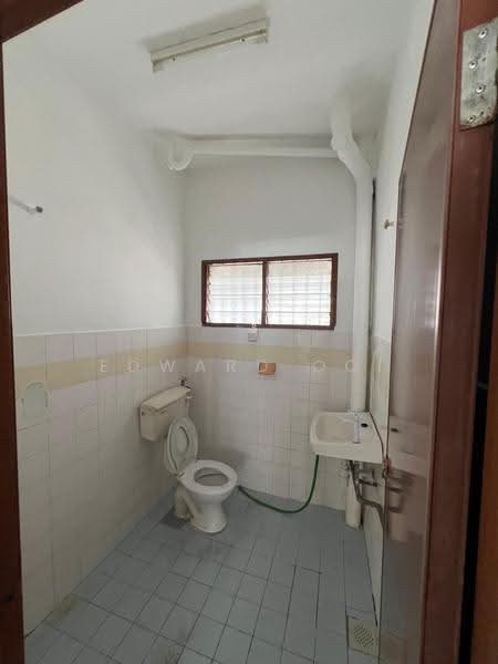 2-storey Terraced House for Sale in Taman Sri Watan (Ampang) - Edward Ooi - Bathroom - PropertyGuru.com.my