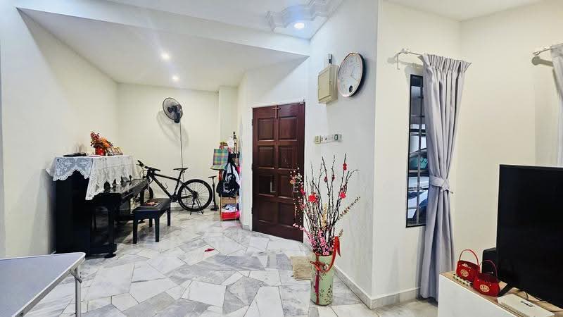 2-storey Terraced House for Sale in Alam Damai (Cheras) - Michelle Siow - Living Room - PropertyGuru.com.my