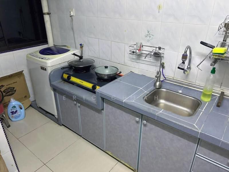 Apartment for Rent at Taman Pekaka Block 33 - Eric Cheah - Kitchen - PropertyGuru.com.my