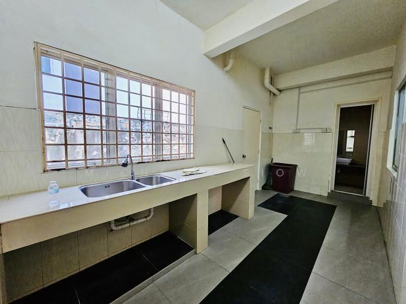 Rumah Teres 2-Tingkat untuk Dijual di Alam Damai (Cheras) - Michelle Siow - Kitchen - PropertyGuru.com.my