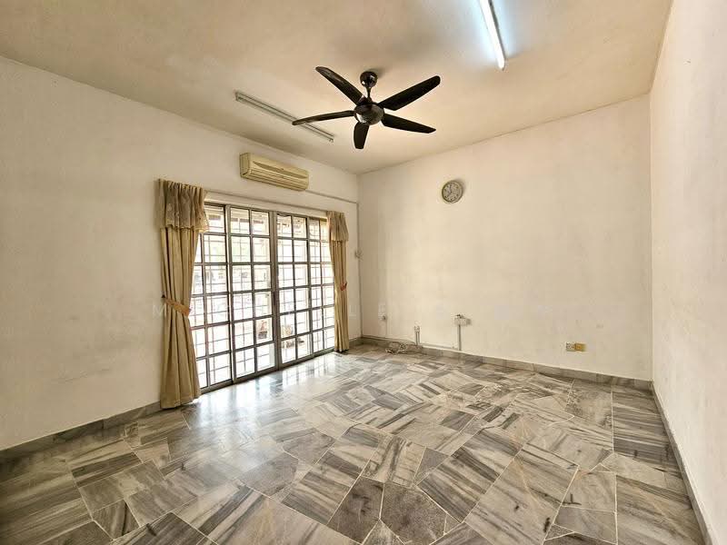 Rumah Teres 2-Tingkat untuk Dijual di Alam Damai (Cheras) - Michelle Siow - Living Room - PropertyGuru.com.my