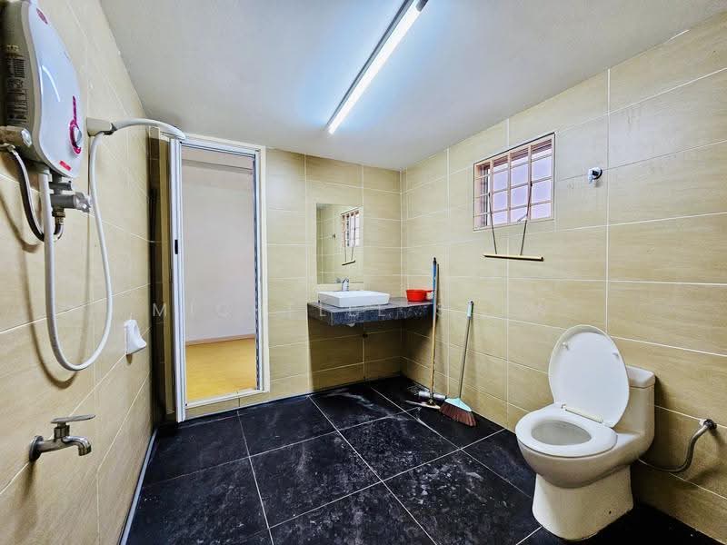 Rumah Teres 2-Tingkat untuk Dijual di Alam Damai (Cheras) - Michelle Siow - Bathroom - PropertyGuru.com.my