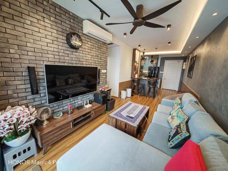 Kediaman Servis untuk Dijual di United Point (Residensi Berpadu) - Jessica Lim - Living Room - PropertyGuru.com.my