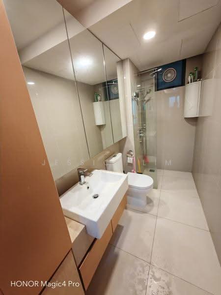 Kediaman Servis untuk Dijual di United Point (Residensi Berpadu) - Jessica Lim - Bathroom - PropertyGuru.com.my