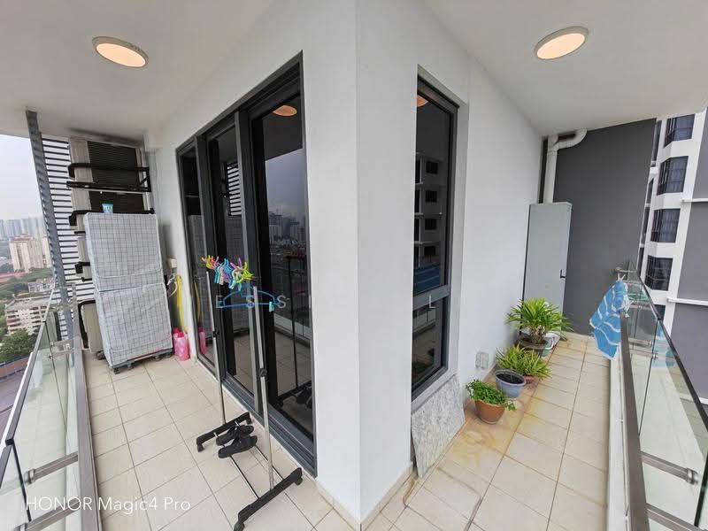Kediaman Servis untuk Dijual di United Point (Residensi Berpadu) - Jessica Lim - Balcony - PropertyGuru.com.my