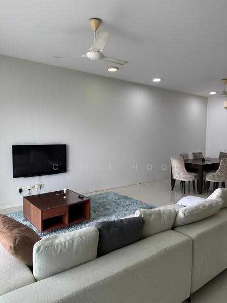 Kondominium untuk Dijual di Altitude 236 - Camie Hoo - Living Room - PropertyGuru.com.my